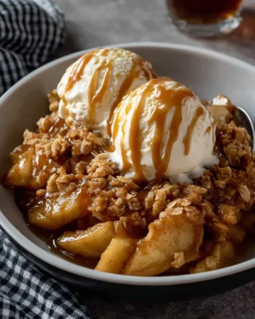 Delicious slow cooker apple crisp dessert topped with oats and cinnamon